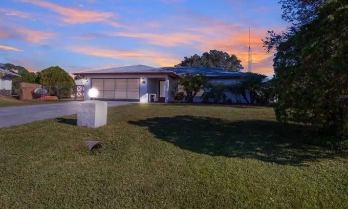 Warm Mineral Springs House | Vacation house mineral spring water.