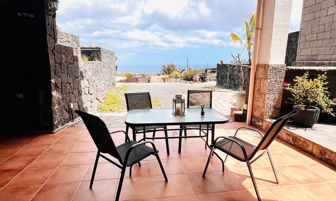 La Asomada Apartment | Vacation 'La Majada De Machín' with Sea View, Wi-Fi and Air Conditioning