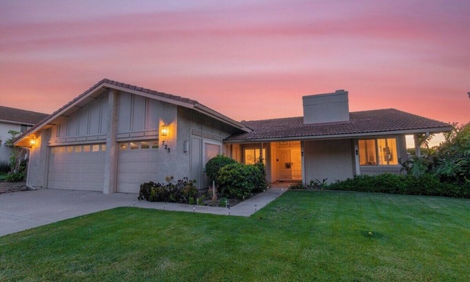 Solana Beach House | Vacation Oasis! Ocean Views|Mini Golf|King-Suites
