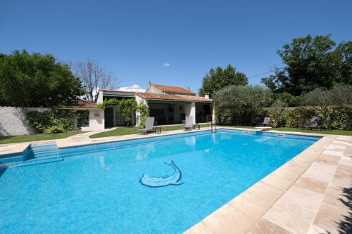 Moules Villa | vacation rental with pool and poolhouse, close to arles in moulès- sleeps 8
