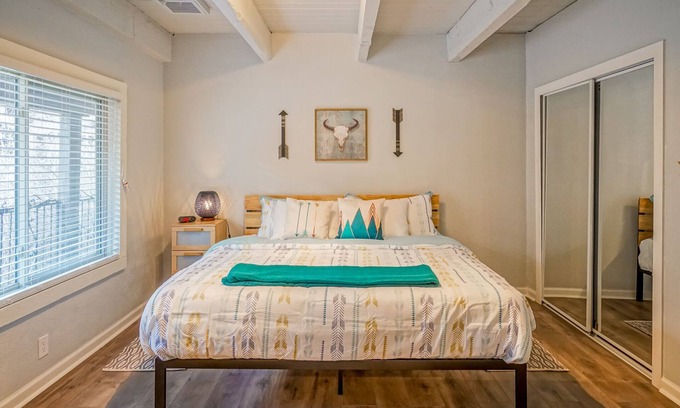 West Old Town Apartment | Vacation Safely! 2BR/1.5ba Professionally Cleaned
