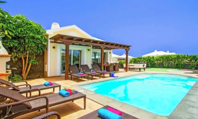 Playa Blanca Villa | Vacation Villa 'Mar' with Private Pool, Wi-Fi and Air Conditioning