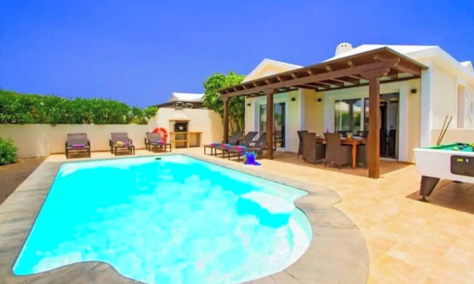 Playa Blanca Villa | Vacation Villa 'Teno' with Private Pool, Wi-Fi and Air Conditioning