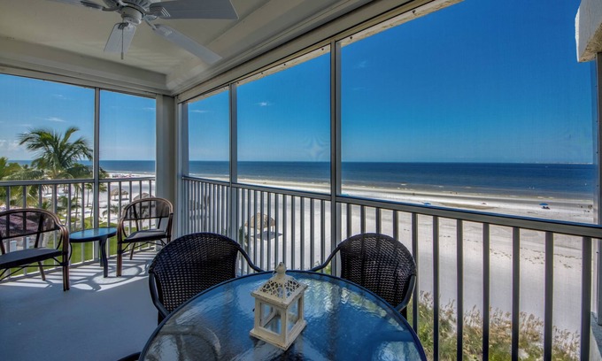 Fort Myers Beach Condo | Vacation Villas #531: Beachfront Condo with Amazing View & 2 Screened Lanais!