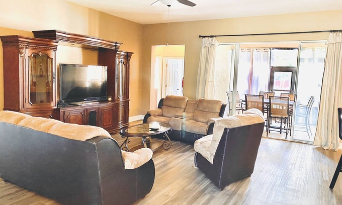 Ocala House | Vacationer’s Delight, The Estate at Redloh Ranch.