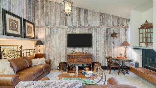 Vail House | Vail Vista Mountain Retreat w Balcony Views Near Vail Ski Village