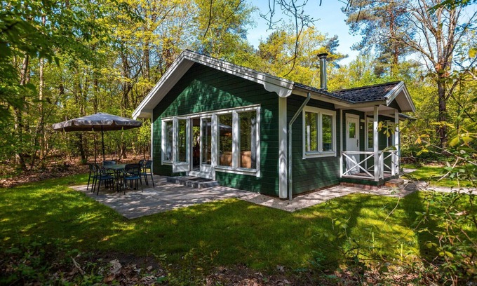 Municipality of Westerveld Ski Chalet | Vakantiepark De Wiltzangh - Fins Chalet Hottub 6