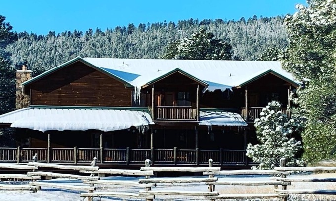 Greer Cabin | Valdez Acres 7-bedroom cabin in beautiful Greer, AZ