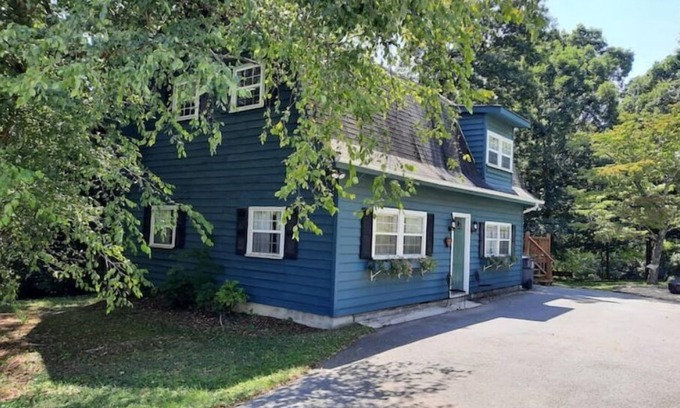 Lookout Mountain Cottage | Valentine Cottage on Lookout Mountain/Entire home