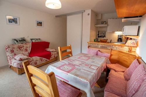 Valfrejus Apartment | VALFREJUS appartement 2 pièces 35m2, au pied des pistes avec balcon