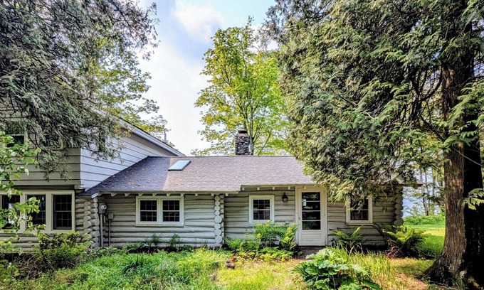 La Pointe House | Valhalla - Quaint Cabin with Lake Superior Access and Sweeping Views!