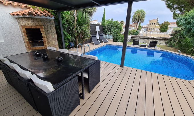 Castello d'Empuries Villa | Valira 5, charming villa with private pool and mooring on the canal!