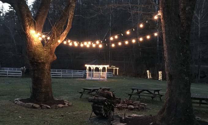 Boone Cabin | Valle Crucis Farm