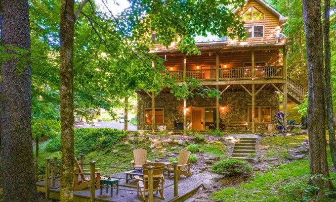 Maggie Valley Cabin | Valley Creek Retreat/Fireplace/Hot Tub/Creekside/Fire Pit/Arcade- Sleeps 8