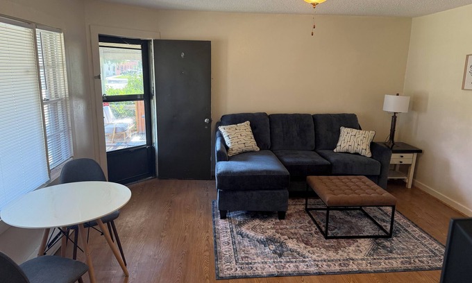 West Des Moines Apartment | Valley Junction Getaway