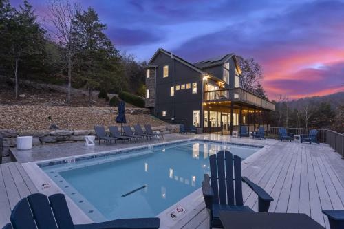 Branson West House | Van Kirk Cove - 6 BDR Stunner