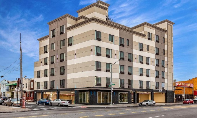 Queens Hotel | Van Wyck Hotel & Suites near JFK Airport