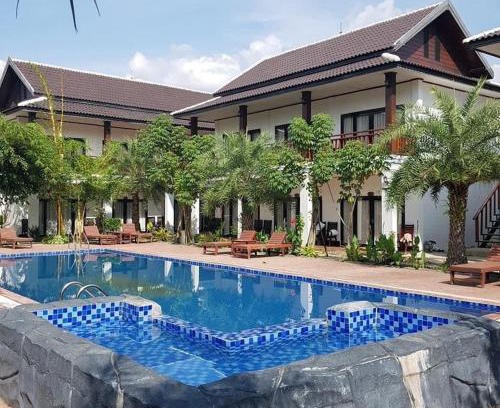 Vang Vieng Hotel | Vang Vieng Savanh Sunset View Resort