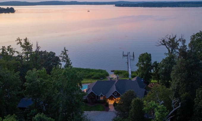 Earlville House | Veazey Cove Coastal Lodge Beach/hot tub/pool/dock/Sauna/Cold Plunge