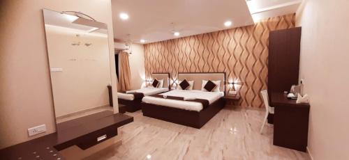 Kalapettai Hotel | Veeras Residency