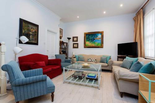 Queen's Gate House | Veeve - A Kensington Mews