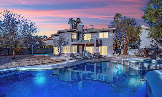 Spring Valley House | Vegas Fun Retreat - Pool, Games, Relaxation&Space!