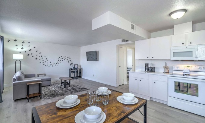 Las Vegas House | Vegas Getaway Near Strip! Sleeps 6!
