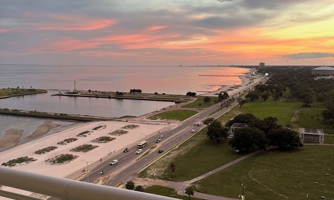 Biloxi Condo | Vegas on the Gulf! Enjoy the sunset from the 16th floor balcony.