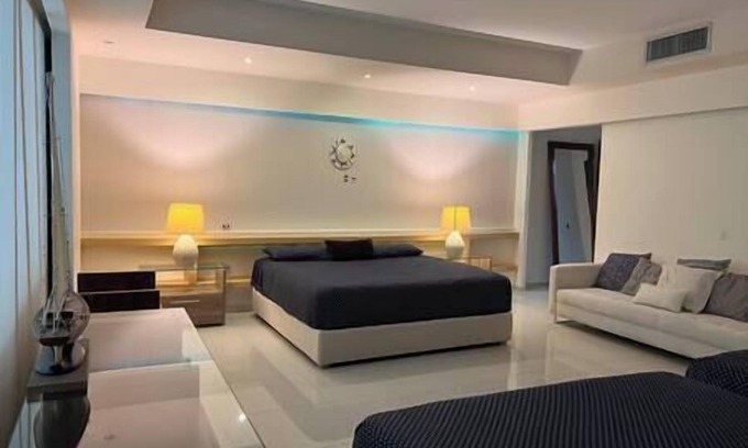 Alfredo V. Bonfil Apartment | Velero Suites: Luxury and Comfort Near the Airport