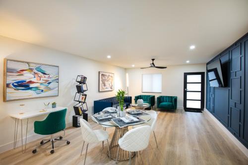 East Naples House | Velvet Bloom unique location 3mil to Downtown