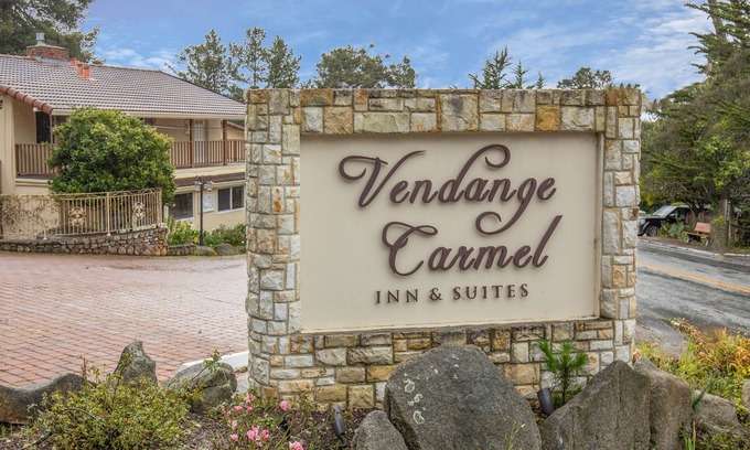 Northeast Carmel Hotel | Vendange Carmel Inn & Suites