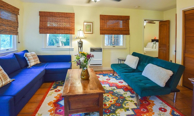 Venice Apartment | Venice Beach Oceanside Retreat~ Steps to Beach! Gated Yard, BBQ, Parking, Cabana