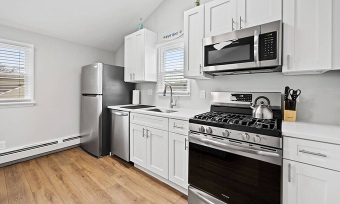 Ventnor City Apartment | Ventnor Gem 2: Apt w/Yard, Near the Boardwalk
