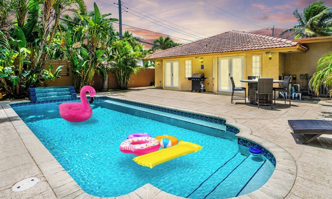 Barrier Island House | Ventur Vintage Beach House with Luxury Pool