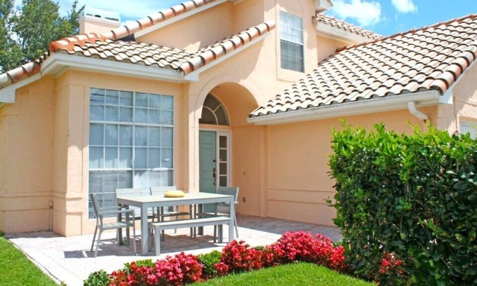 Ventura House | VENTURA PLACE COUNTRY CLUB HOME