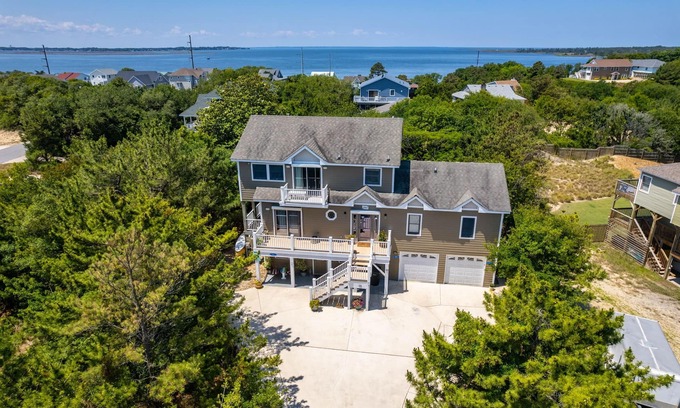 Kitty Hawk Apartment | Venus Studio: Hottub, King Bed, Kayak, Bikes, SUP,