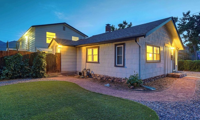 Colorado Springs Apartment | Vermijo Cottage! Cozy Retreat Near OCC & Downtown