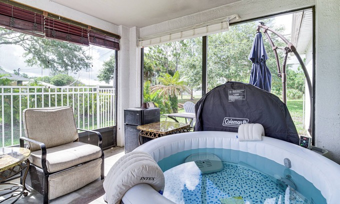 Vero Lake Estates Apartment | Vero Beach Abode: Hot Tub & Fire Pit, Near Boating