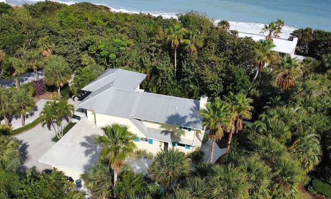 Indian River Shores House | Vero Beach Retreat. Your Private Beach Side Oasis.