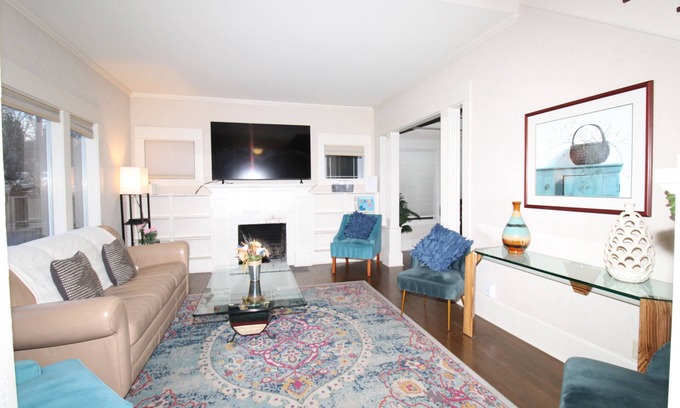 East Queen Anne House | Versatile 5 BR/3 BA Seattle Retreat + upgrade opt