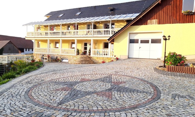 Lichtenhain Apartment | Verspielter sächsischer Rückzugsort