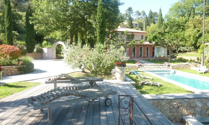Salernes House | Very beautiful house with character in a quiet pool in lush greenery