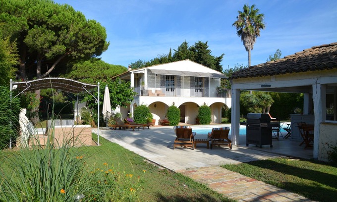 Ramatuelle Villa | Very beautiful villa in a lush garden, near Pampelonn beach