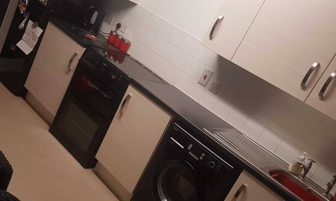 Brooklands House | Very big and clean house with 2 room 1 bathroom dinning room and big kitchen