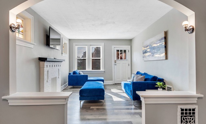St. Louis Apartment | Very Cozy Spacious 3BR +Free Front Street Parking, Fast Wifi!