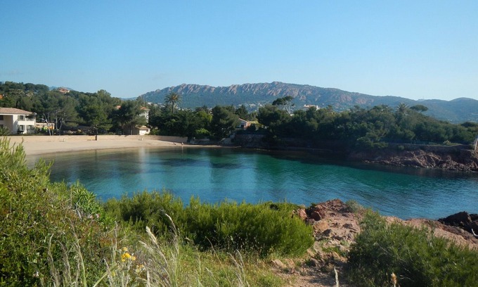 Le Dramont Apartment | Very nice apartment, sea view, front of the beach