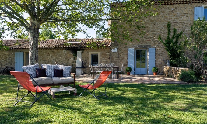 Grans House | VERY NICE PROVENÇAL HOUSE 6 people countryside garden swimmingpool play area SPA