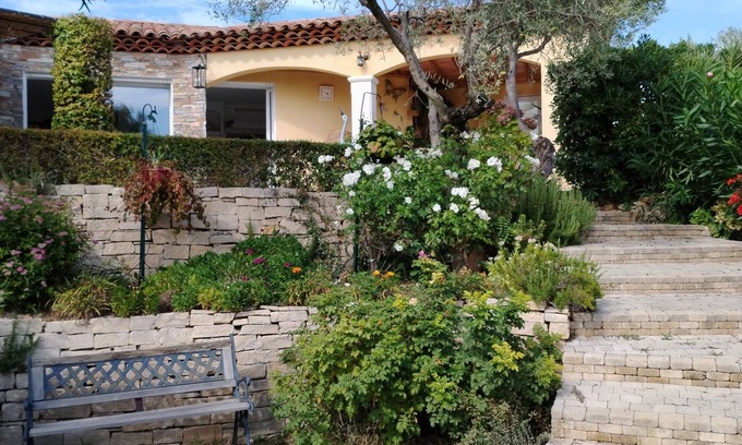 Manosque Villa | Very pretty villa of 140 M2 on raised and closed ground with swimming pool, calm