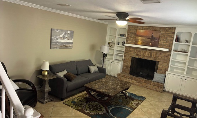 Tallahassee House | Very private Charming 3-bedroom townhome with AC, WiFi in Tallahassee.