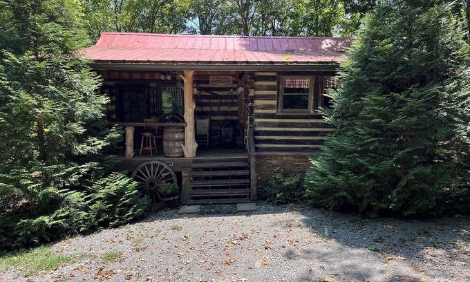 Marrowbone Cabin | Very Private Rustic Log Cabin - Nashville Tennessee